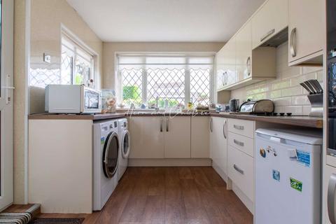 20 Adenfield Way, Rhoose, Barry, CF62 3EA