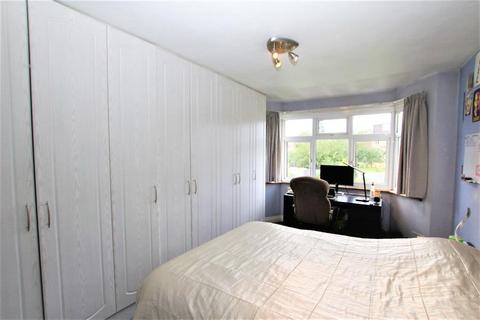 4 bedroom semi-detached house for sale - Regal Way, Kenton, HA3 0SG
