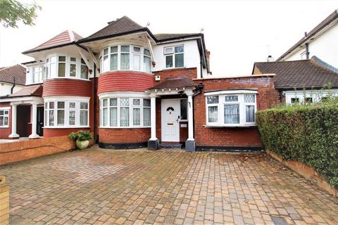 4 bedroom semi-detached house for sale, Regal Way, Kenton, HA3 0SG