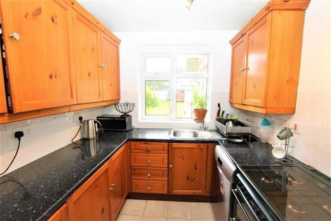 4 bedroom semi-detached house for sale, Regal Way, Kenton, HA3 0SG