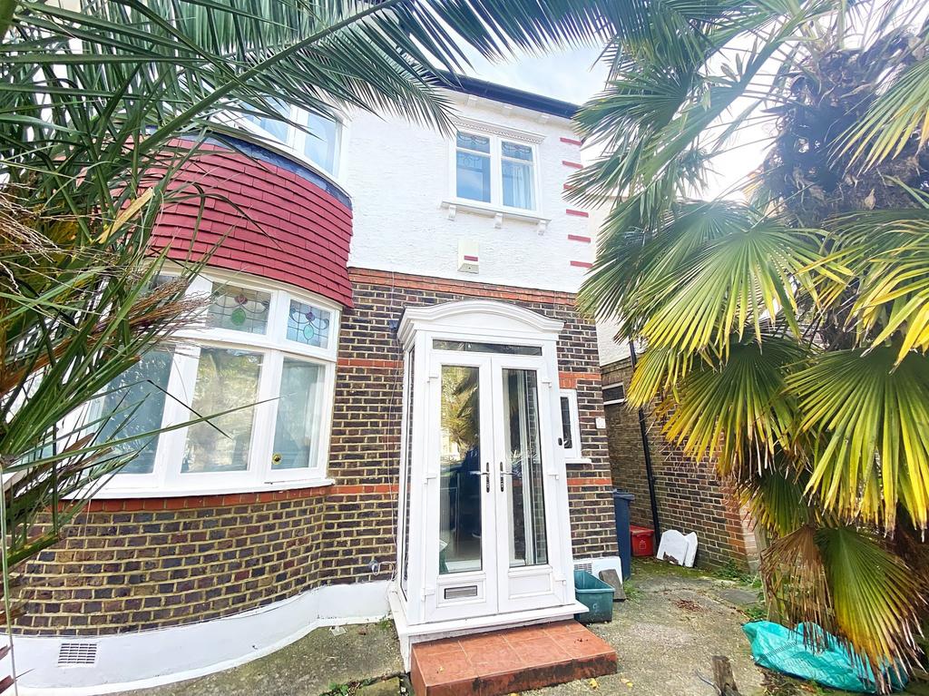 Wavertree Road, Streatham Hill, SW2 House share £700 pcm (£162 pw)