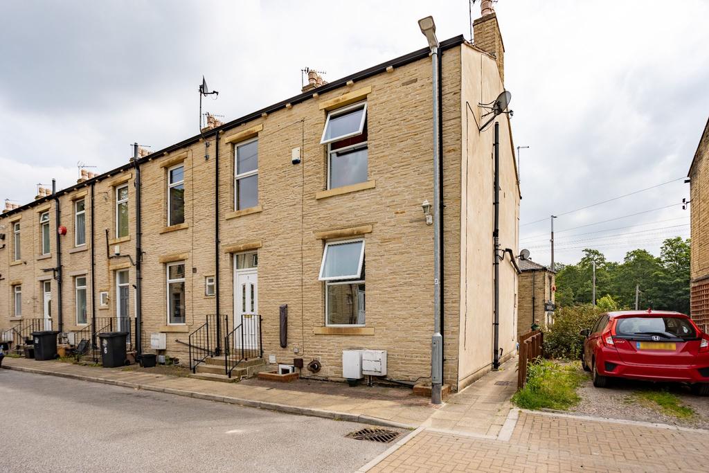 West Street, Bailiff Bridge, HD6 4DR 3 bed end of terrace house £700
