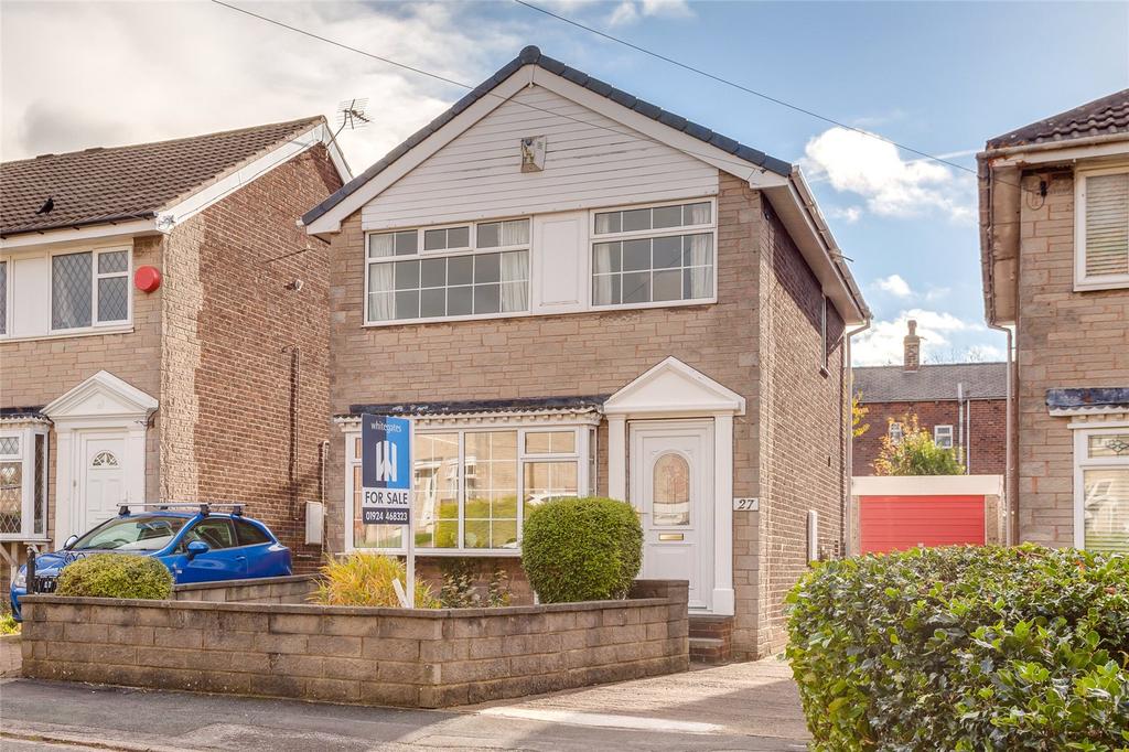 Lichfield Road, Dewsbury, WF12 3 bed detached house £185,000