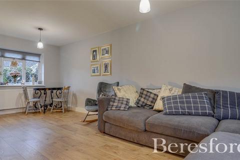 7 Knights Way, Brentwood, CM13 2AR