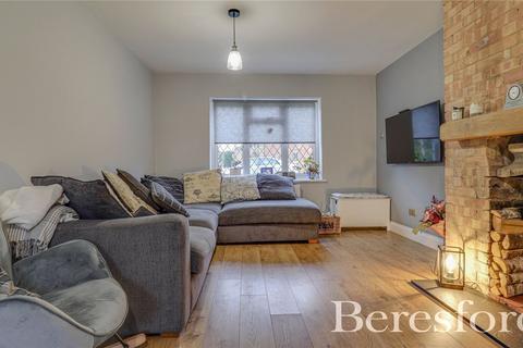 7 Knights Way, Brentwood, CM13 2AR