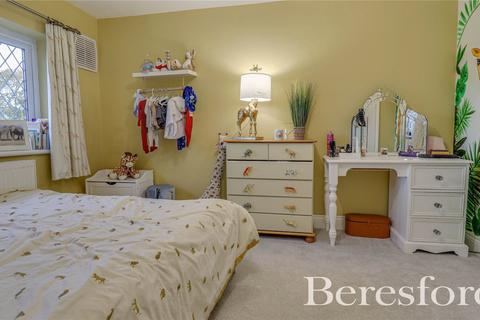 7 Knights Way, Brentwood, CM13 2AR