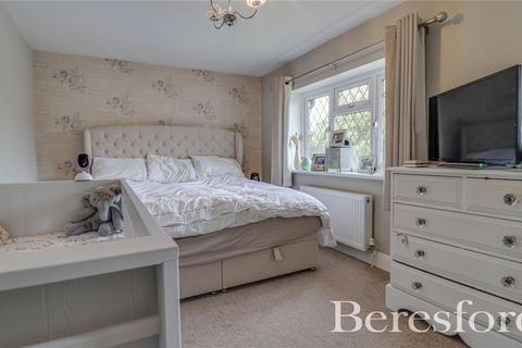 7 Knights Way, Brentwood, CM13 2AR