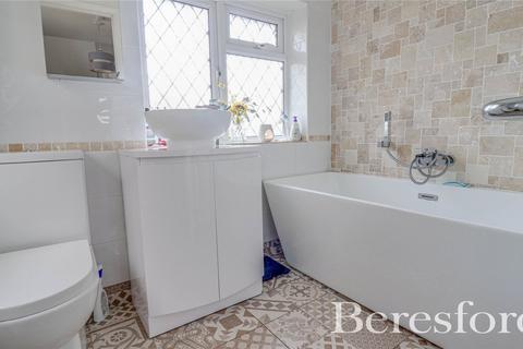 7 Knights Way, Brentwood, CM13 2AR