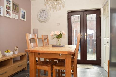 14 Dovecote Lane, Lees, Oldham, OL4 4SN