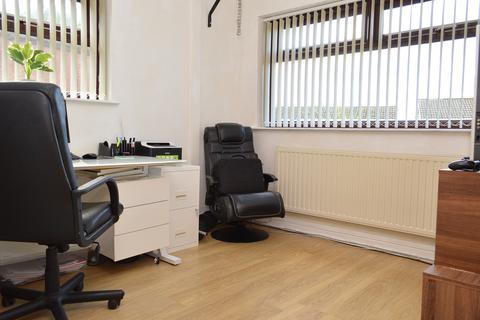 14 Dovecote Lane, Lees, Oldham, OL4 4SN