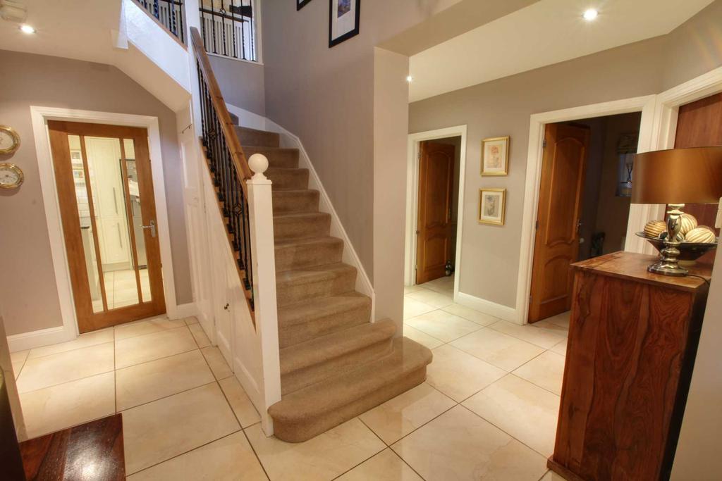 Ramsbury Drive, Earley 5 bed semidetached house £895,000