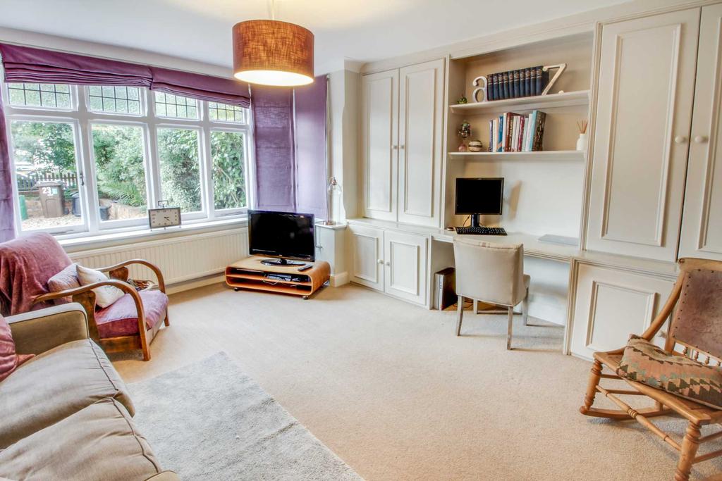 Ramsbury Drive, Earley 5 bed semidetached house £895,000