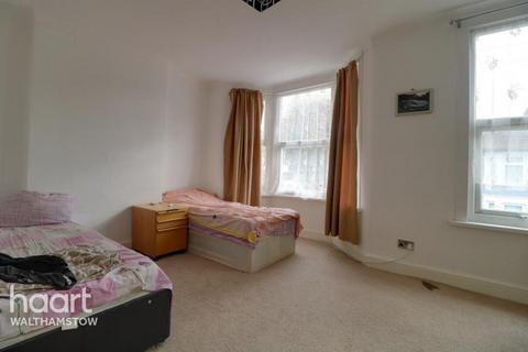 3 bedroom terraced house to rent, Livingstone Road, London