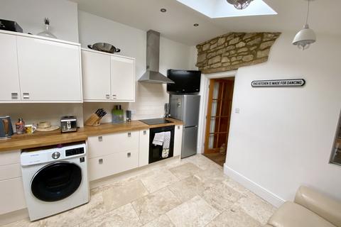2 bedroom terraced house to rent, Halse Road, Brackley