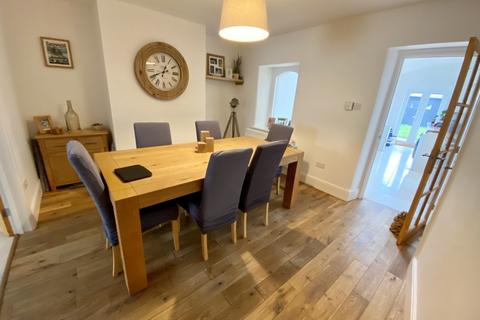 2 bedroom terraced house to rent, Halse Road, Brackley