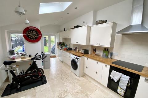 2 bedroom terraced house to rent, Halse Road, Brackley