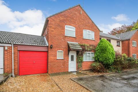 3 bedroom semi-detached house to rent, Burgess Way, Brooke, Norwich