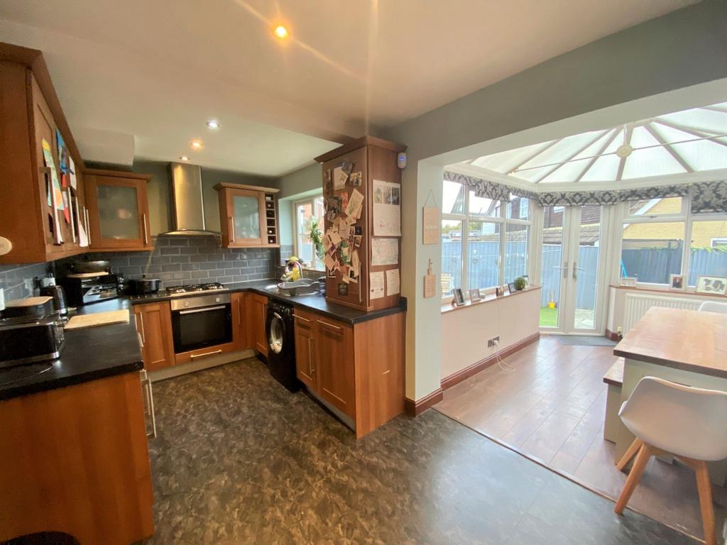 Milton Gardens, Liversedge, WF15 3 bed end of terrace house £180,000