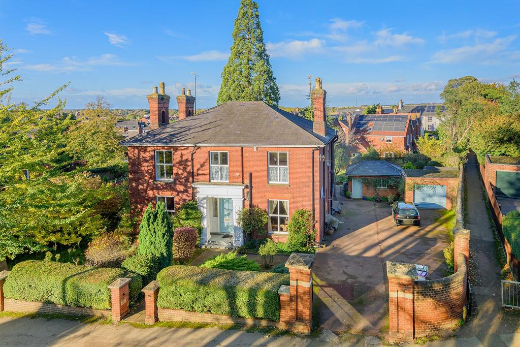 Benslow Lane, Hitchin, SG4 5 bed detached house £1,750,000