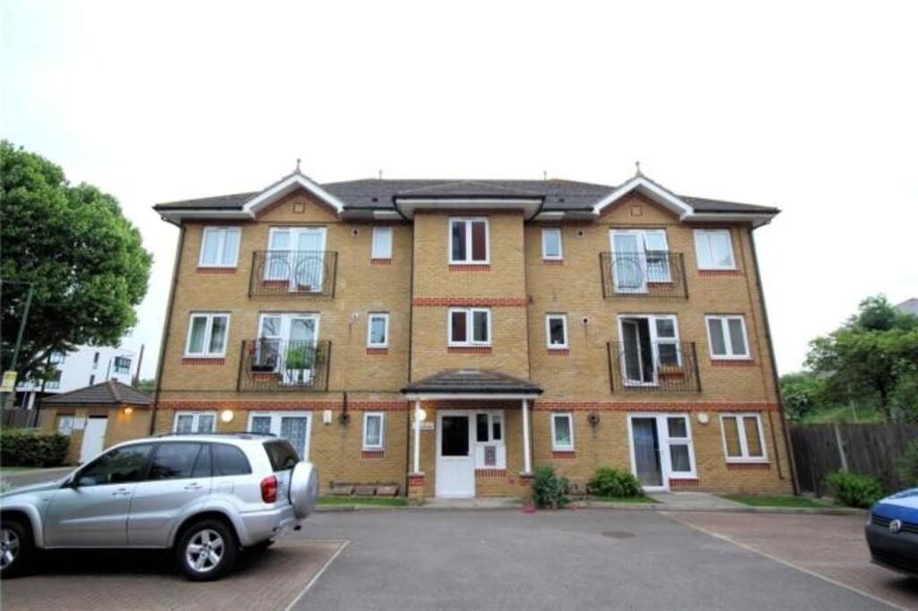 STONEWOOD ROAD, ERITH, KENT, DA8 1GZ 1 bed ground floor flat £950 pcm