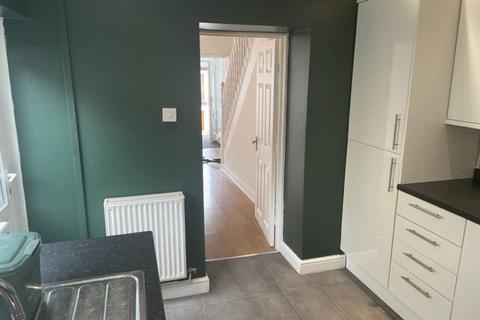 2 bedroom terraced house to rent - Duke Street, Abertillery. NP13 1BE.