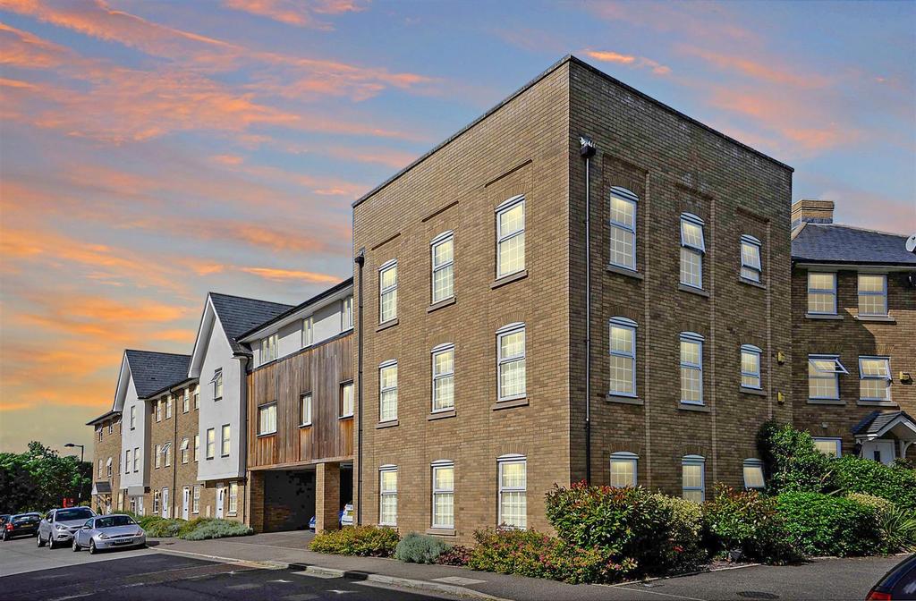 Dove House Meadow, Great Cornard 3 bed apartment £250,000