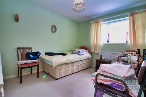 47 Peacocks, Harlow, CM19 5NY