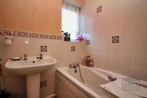 47 Peacocks, Harlow, CM19 5NY