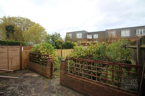 47 Peacocks, Harlow, CM19 5NY