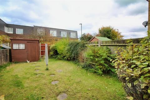 47 Peacocks, Harlow, CM19 5NY