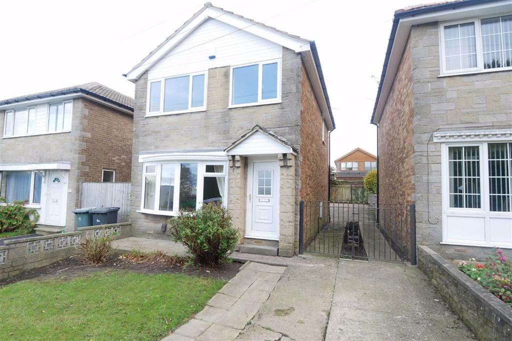 Bruntcliffe Lane, Morley, Leeds, LS27 3 bed detached house £195,000