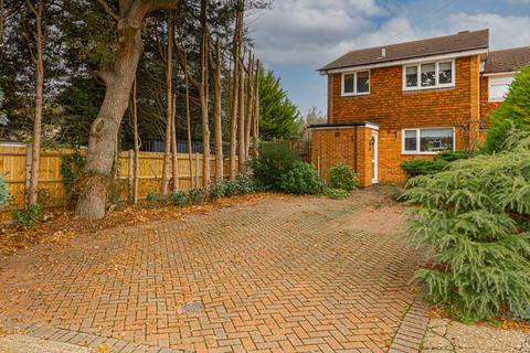 3 Marneys Close, Epsom, KT18 7HR