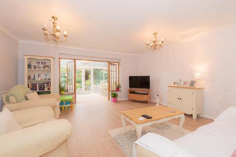 3 Marneys Close, Epsom, KT18 7HR