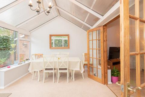 3 Marneys Close, Epsom, KT18 7HR