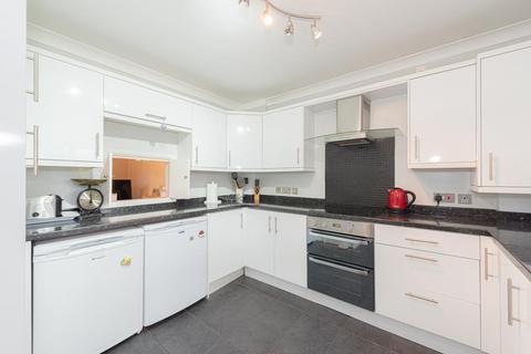 3 Marneys Close, Epsom, KT18 7HR