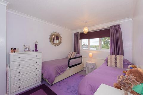 3 Marneys Close, Epsom, KT18 7HR