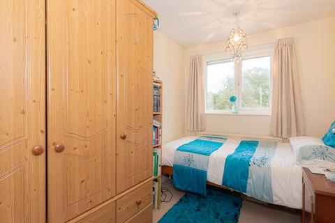3 Marneys Close, Epsom, KT18 7HR