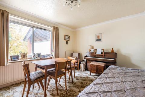 2 Coplestons, Trull, Taunton, TA3 7LP