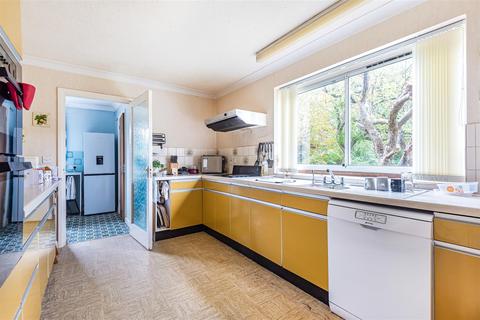 2 Coplestons, Trull, Taunton, TA3 7LP