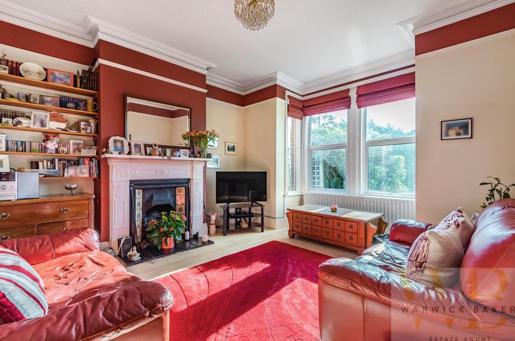 Roman Crescent, Southwick 2 bed ground floor flat £375,000