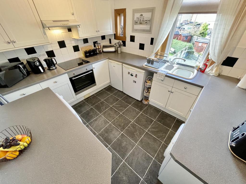 64 Central Avenue, Kilbirnie 2 bed apartment £50,000