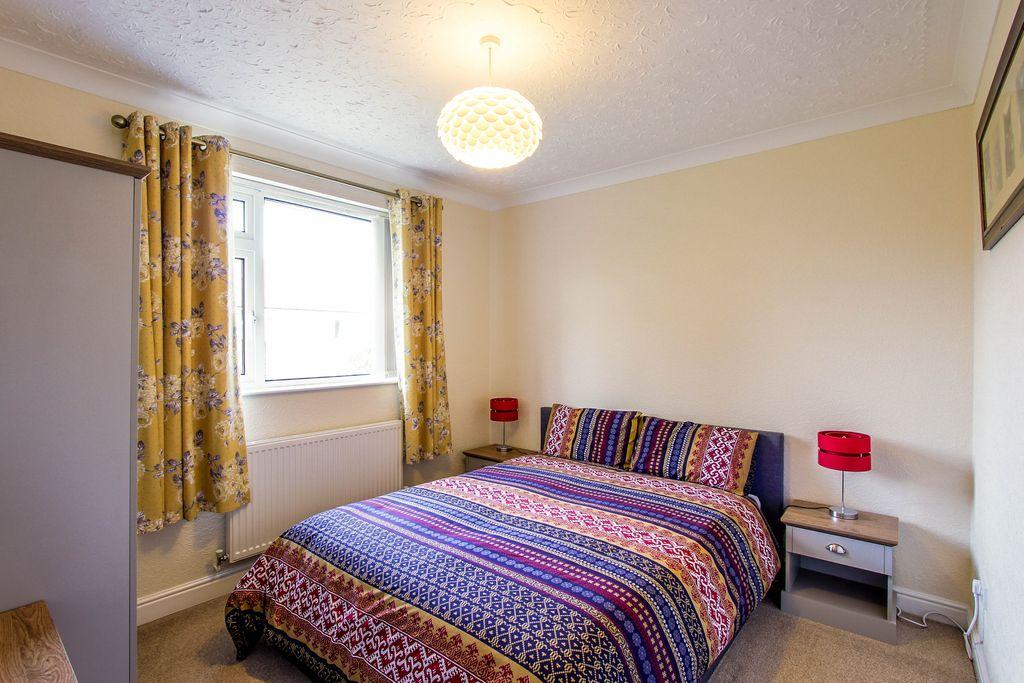 Bedroom 2 (Double)