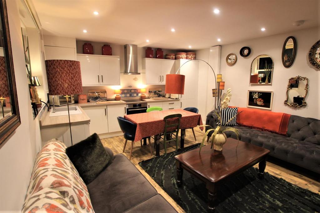Harewood Terrace, Darlington 2 bed townhouse £180,000