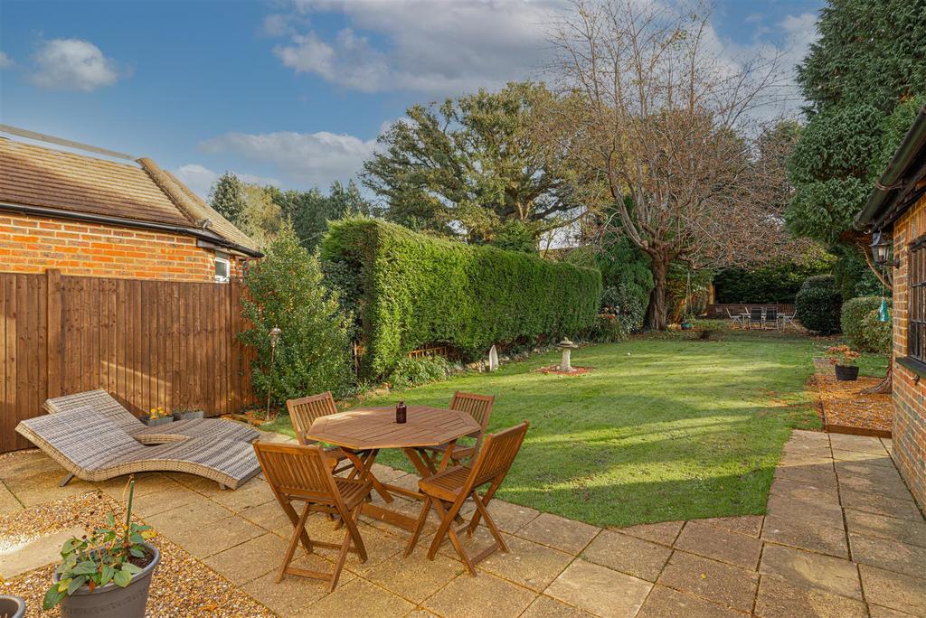London Road South, Merstham, Redhill 3 bed house £675,000