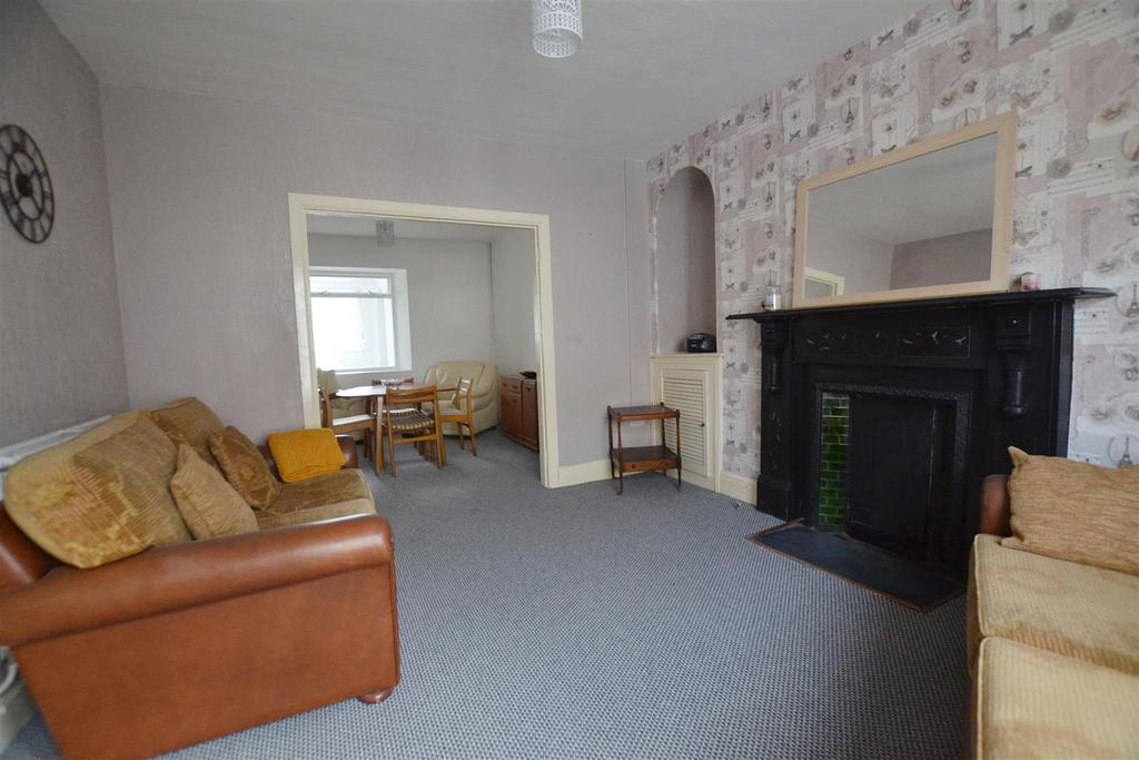 Clarence Street, Pembroke Dock 4 bed terraced house £180,000