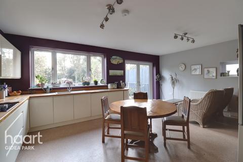 28 Park Drive, Romford, RM1 4LH