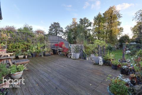 28 Park Drive, Romford, RM1 4LH