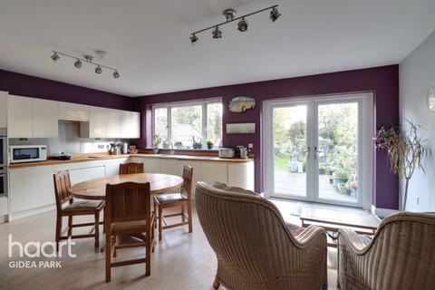 28 Park Drive, Romford, RM1 4LH