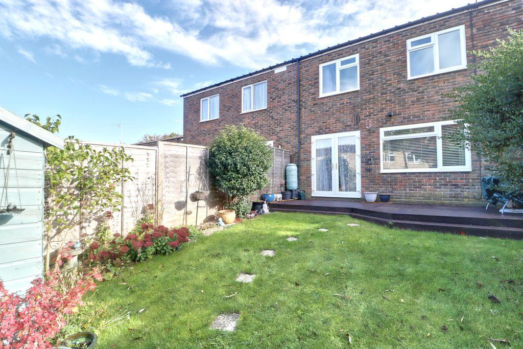 Falkland Road, Basingstoke RG24 9PN 3 bed terraced house £280,000