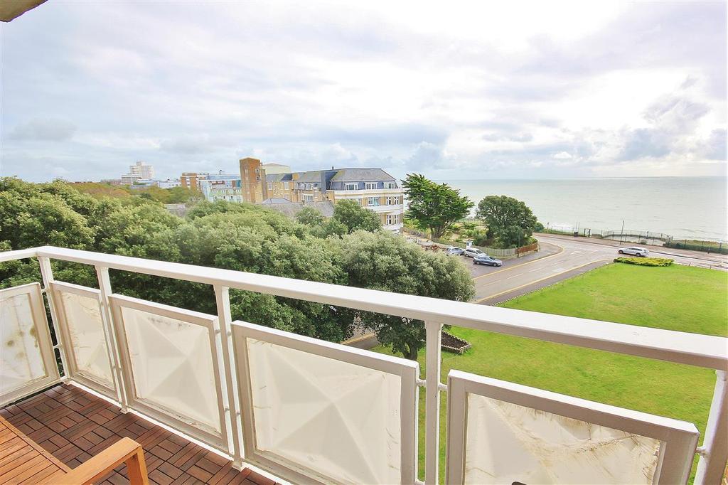 Elizabeth Court, Grove Road, East Cliff, Bournemouth 2 bed apartment £320,000